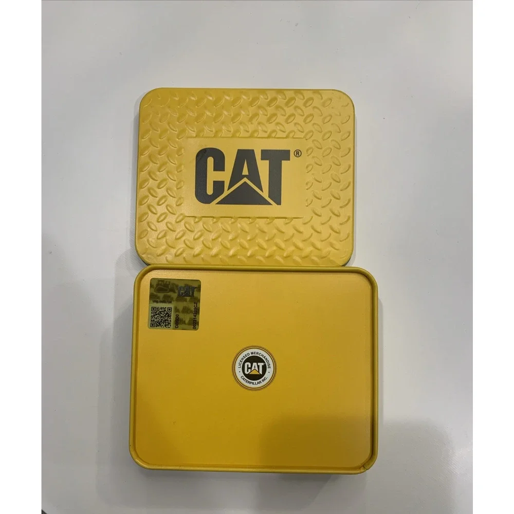 Cat caterpillar bifold